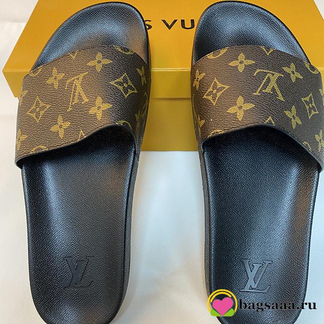 LV slipper On sale size 43 one pair - 1