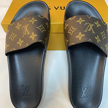 LV slipper On sale size 43 one pair