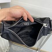 Prada Triangle leather shoulder bag black - 4