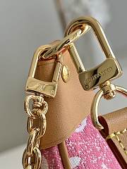 Louis Vuitton Loop bag 23cm M81166 Pink - 3