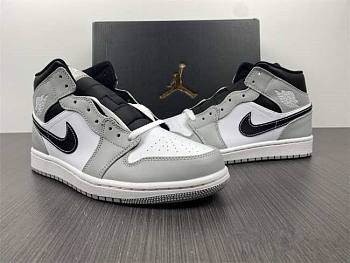 AJ1 US 8.5 (no discount)