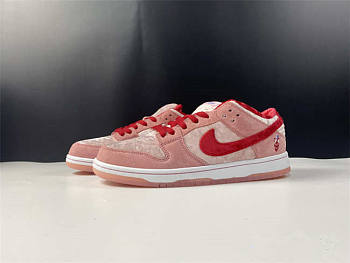 Nike SB Dunk Eure 40 Pink (no discount)