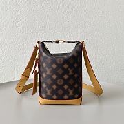 Louis Vuitton Hobo Cruiser M46241 - 1