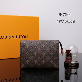 Louis Vuitton Pouch M47544
