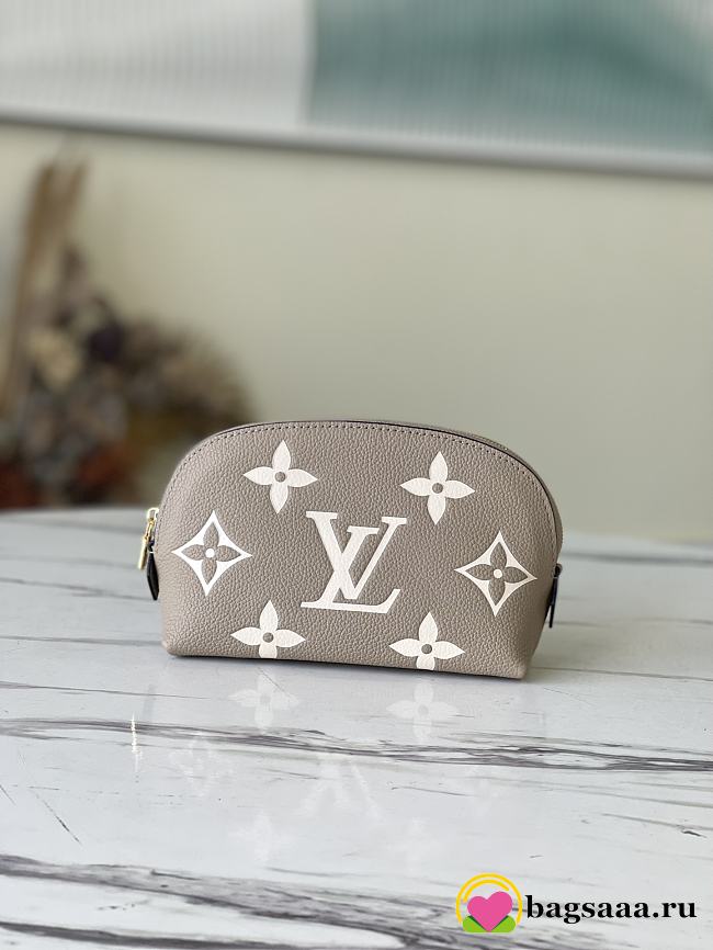 	 Bagsaaa Louis Vuitton Cosmetic Pouch PM Creme - 19 x 12 x 6 cm - 1