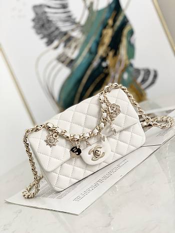 Bagsaaa Chanel Charm Flap Bag White - 20cm