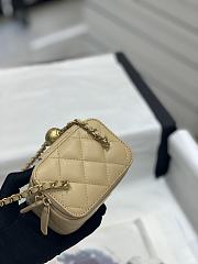  Bagsaaa Chanel Vanity Mirror Plain Lambskin Leather Beige - 8.5-11-7cm - 6