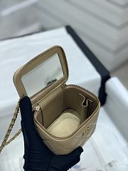  Bagsaaa Chanel Vanity Mirror Plain Lambskin Leather Beige - 8.5-11-7cm - 3