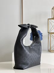 	 Bagsaaa Louis Vuitton Why Knot MM Black - 36 x 43 x 15 cm - 5