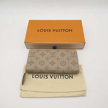 	 Bagsaaa Louis Vuitton Mahina Galet Zippy Wallet - 19.5 x 10.5 x 2.5 cm