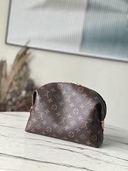 Bagsaaa Louis Vuitton Cosmetic bag Monogram - 27 x 18 x 9 cm - 4