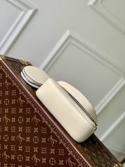 	 Bagsaaa Louis Vuitton Marellini white bag - 19 x 13.5 x 6.5 cm - 3