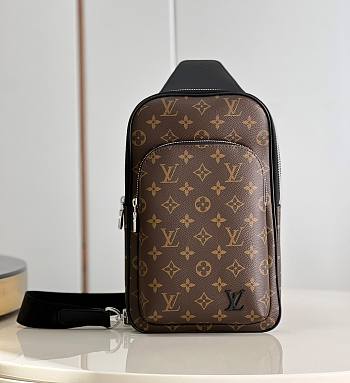 Bagsaaa Louis Vuitton Avenue Slingbag - 20 x 31 x 7 cm 