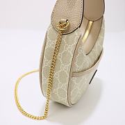 	 Bagsaaa Gucci GG Half Moon Shaped Mini Bag in White and ebony GG Supreme canvas - W22cm x H12.5cm x D5cm - 5