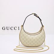 	 Bagsaaa Gucci GG Half Moon Shaped Mini Bag in White and ebony GG Supreme canvas - W22cm x H12.5cm x D5cm - 6