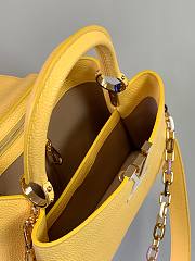 Bagsaaa Louis Vuitton Capucines MM Bag Yellow Taurillon leather With Chain Strap - 31.5 x 20 x 11 cm - 2