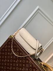 Bagsaaa Louis Vuitton Wallet on Chain Ivy Cream - 23.5 x 12.0 x 4.3cm - 1