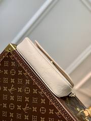 Bagsaaa Louis Vuitton Wallet on Chain Ivy Cream - 23.5 x 12.0 x 4.3cm - 5