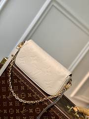 Bagsaaa Louis Vuitton Wallet on Chain Ivy Cream - 23.5 x 12.0 x 4.3cm - 3
