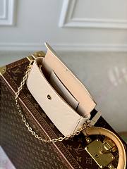 Bagsaaa Louis Vuitton Wallet on Chain Ivy Cream - 23.5 x 12.0 x 4.3cm - 2