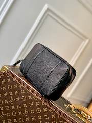 Bagsaaa Louis Vuitton Pochette Kasai All Black - 25 x 15.5 x 6.5 cm - 5