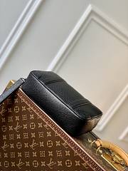 Bagsaaa Louis Vuitton Pochette Kasai All Black - 25 x 15.5 x 6.5 cm - 3