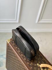 Bagsaaa Louis Vuitton Pochette Kasai All Black - 25 x 15.5 x 6.5 cm - 2