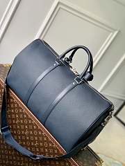 Bagsaaa Louis Vuitton Keepall Bandoulière 50 Aerogram Dark Blue - 50 x 29 x 23 cm  - 4