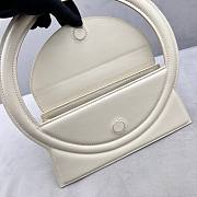 	 Bagsaaa Jacquemus Le Sac Rond Cirlce Bag Off White - 26 x 12.5 cm - 2