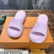 	 Bagsaaa Louis Vuitton Pool 55 Flat Comfort Mule Pink - 4