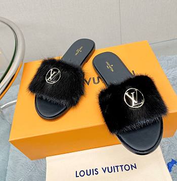 Bagsaaa Louis Vuitton Fur Black Slides