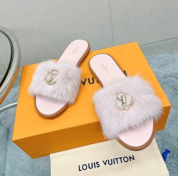 	 Bagsaaa Louis Vuitton Fur Light Pink Slides