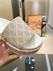 Bagsaaa Gucci Jumbo GG platform beige slide sandal - 6