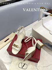 	 Bagsaaa Valentino White Sandals - 6