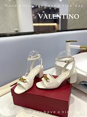 	 Bagsaaa Valentino White Sandals - 5