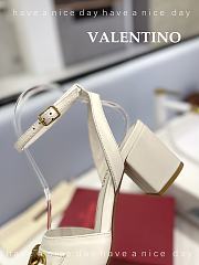 	 Bagsaaa Valentino White Sandals - 4