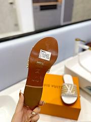 	 Bagsaaa Louis Vuitton Flat Slides Beige - 2