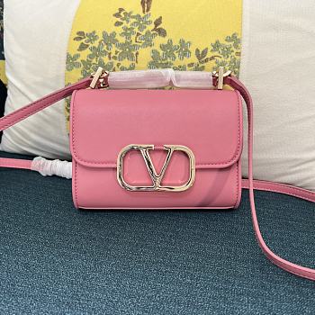 	 Bagsaaa Valentino Garavani small VLogo Type shoulder light pink bag - 18x13x5cm