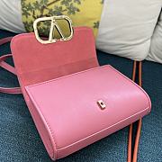 	 Bagsaaa Valentino Garavani small VLogo Type shoulder light pink bag - 18x13x5cm - 5