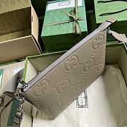 Bagsaaa Gucci GG embossed messenger bag in grey leather - 31x 24.5x 5cm - 2
