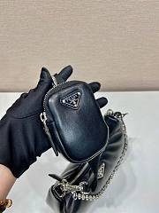 Bagsaaa Prada Padded nappa-leather Prada Re-Edition 2005 black shoulder bag - 22*18*6.5cm - 5