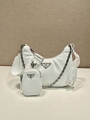 	 Bagsaaa Prada Padded nappa-leather Prada Re-Edition 2005 white shoulder bag - 22*18*6.5cm - 1