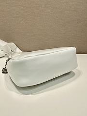 	 Bagsaaa Prada Padded nappa-leather Prada Re-Edition 2005 white shoulder bag - 22*18*6.5cm - 4