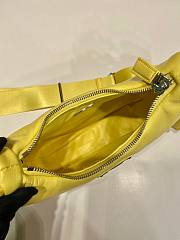	 Bagsaaa Prada Padded nappa-leather Prada Re-Edition 2005 yellow shoulder bag - 22*18*6.5cm - 5