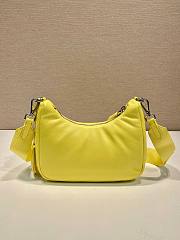 	 Bagsaaa Prada Padded nappa-leather Prada Re-Edition 2005 yellow shoulder bag - 22*18*6.5cm - 4