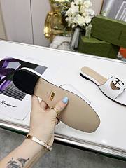 	 Bagsaaa Gucci Women's Interlocking G cut-out slide sandal white - 6