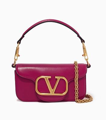 Bagsaaa Valentino Garavani Locò Small Shoulder Bag in darrk pink Leather 20 x 11 x 5 cm