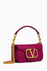 Bagsaaa Valentino Garavani Locò Small Shoulder Bag in darrk pink Leather 20 x 11 x 5 cm - 3