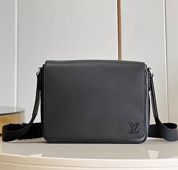 Bagsaaa Louis Vuitton District PM Black Taiga cowhide leather - 26 x 20 x 7 cm
