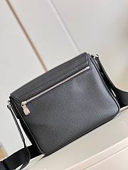 Bagsaaa Louis Vuitton District PM Black Taiga cowhide leather - 26 x 20 x 7 cm - 3
